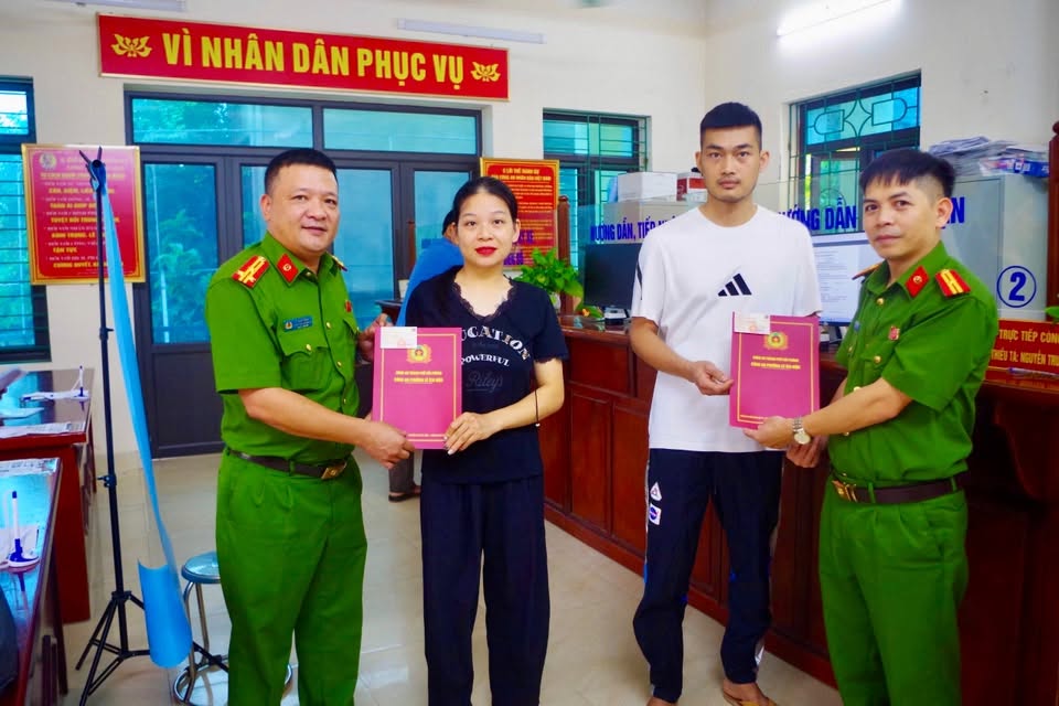 Công an phường Lê Ích Mộc: Rút ngắn trên 75% thời gian cấp giấy đăng ký xe mô tô